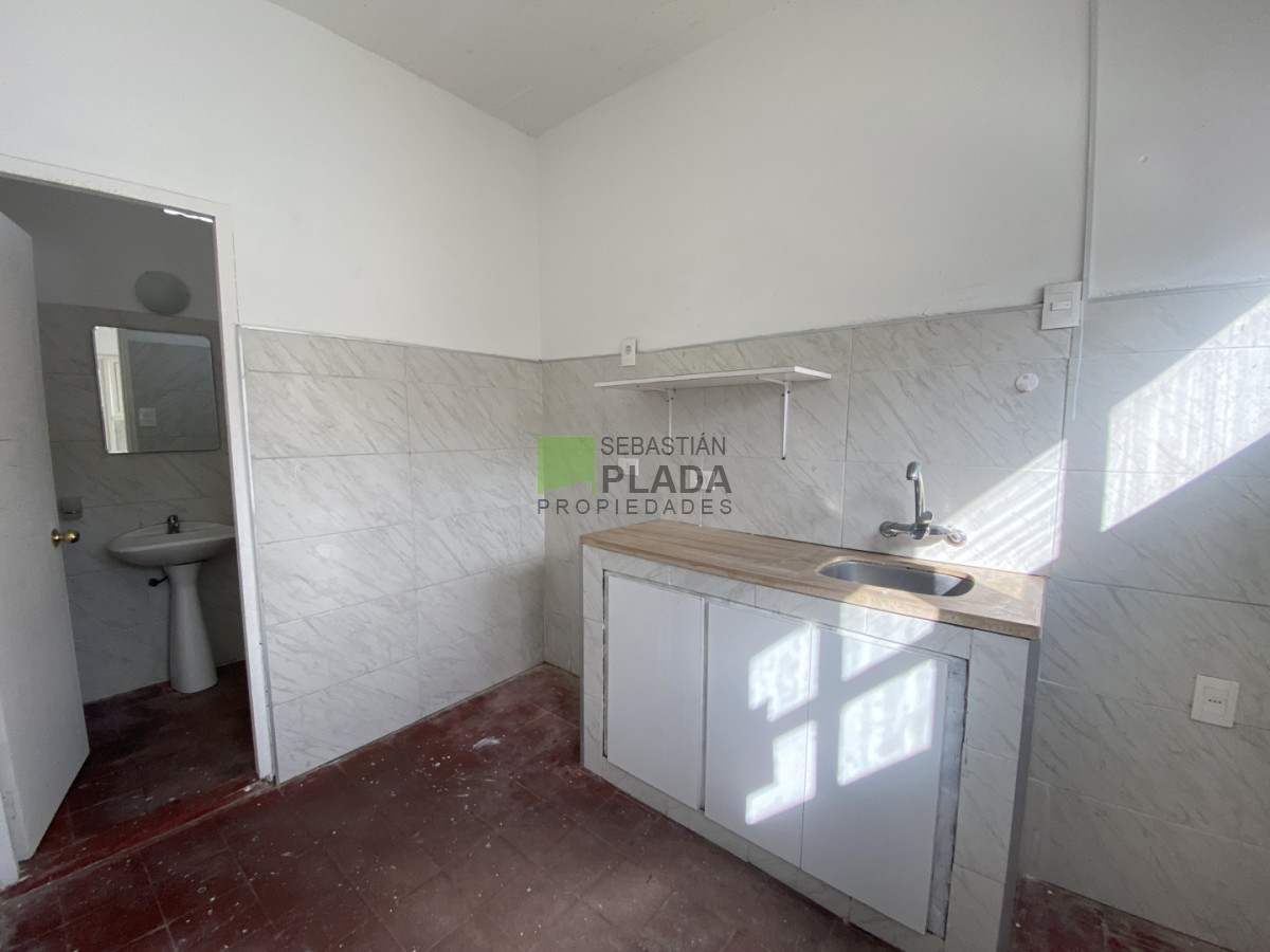 Casa ID.1096 - Casa de 2 Dormitorios y Cochera para 2 Autos en Alquiler en San Carlos