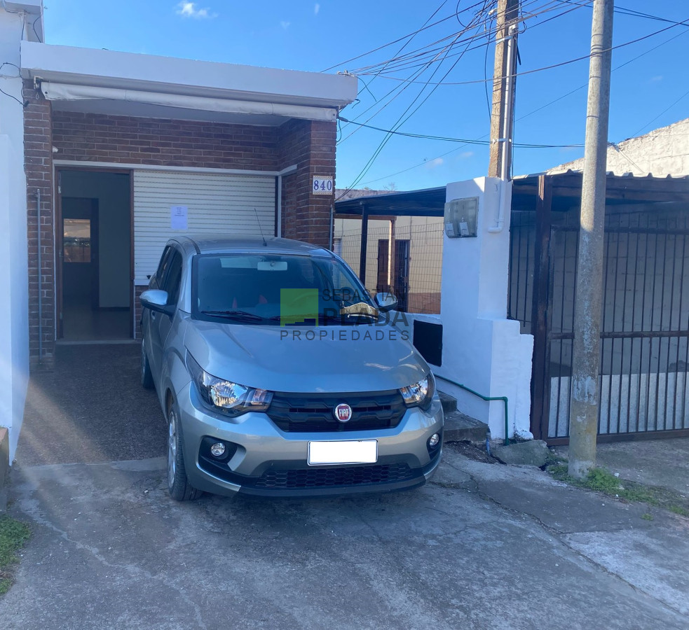 Casa ID.1001 - Casa de 1 Dormitorio con Patio y Entrada para Auto en Alquiler en San Carlos