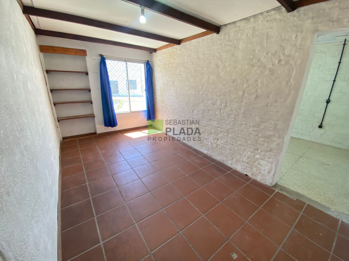 Casa ID.940 - Casa Céntrica de 2 Dormitorios y cochera en Alquiler en San Carlos