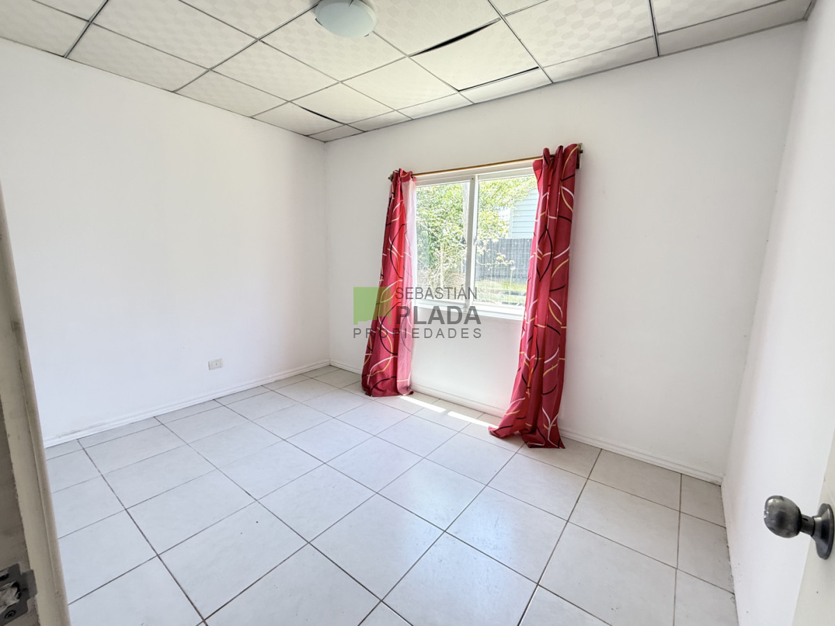 Casa ID.1042 - En alquiler 2 dormitorios, cochera