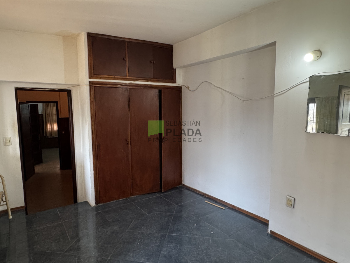 Casa ID.992 - Casa 2 dormitorios, frente a 2 calles.