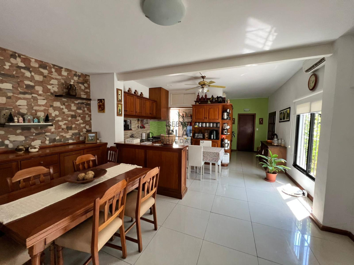 Casa ID.896 - Importante Casa de 4 Dormitorios en Venta en San Carlos
