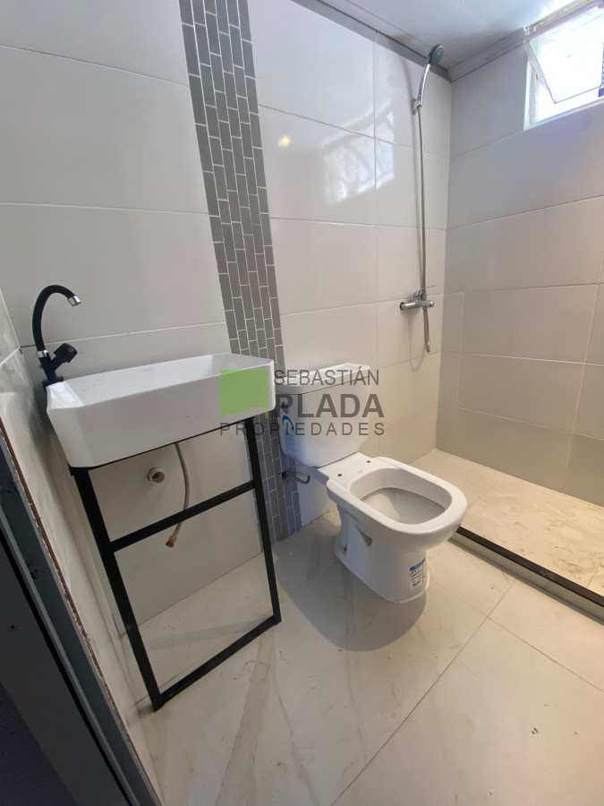 Casa ID.940 - Casa Céntrica de 2 Dormitorios y cochera en Alquiler en San Carlos