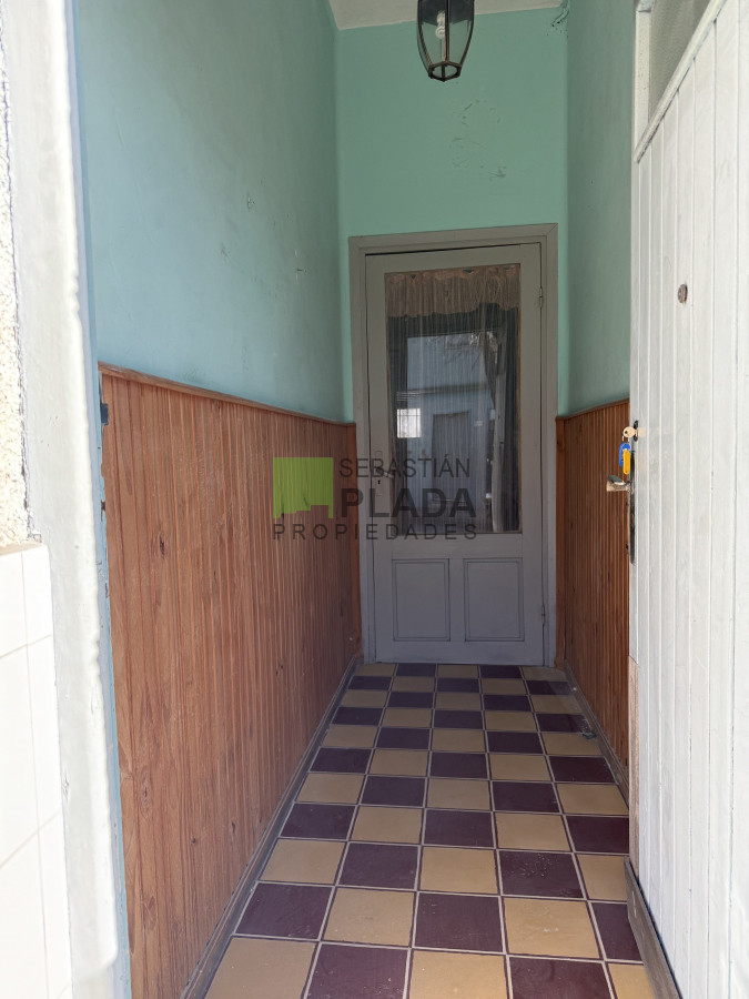Casa ID.995 - Caa con Garage a dos cuadras de Plaza Artigas