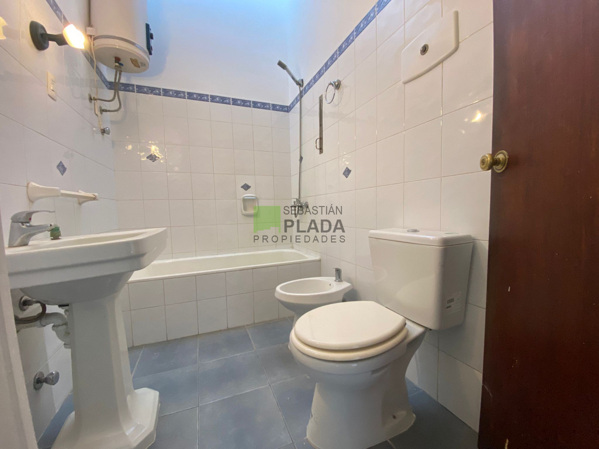 Casa ID.987 - Casa de 2 Dormitorios en el Centro de San Carlos Venta