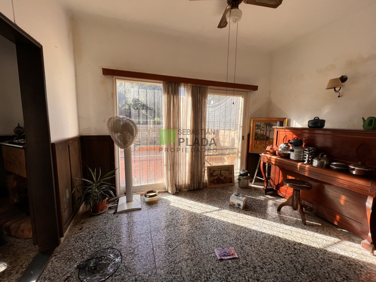 Casa ID.743 - 2 casas 2 dormitorios, centro de San Carlos con Garaje.