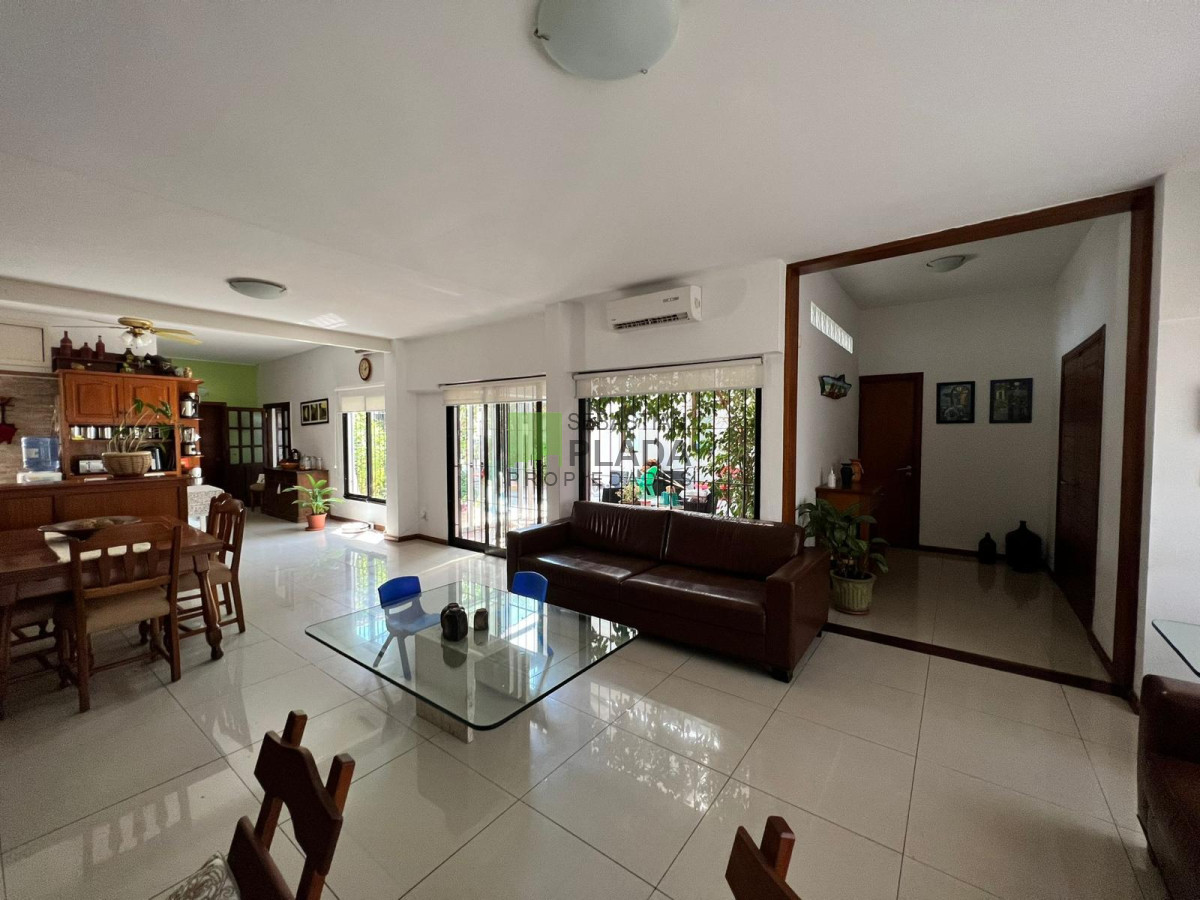 Casa ID.896 - Importante Casa de 4 Dormitorios en Venta en San Carlos