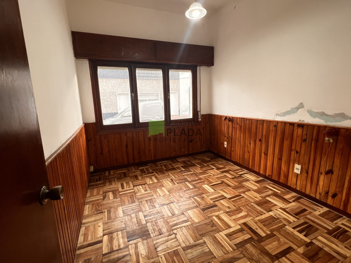 Casa ID.718 - Casa de 3 Dormitorios Céntrica, con garaje en Venta