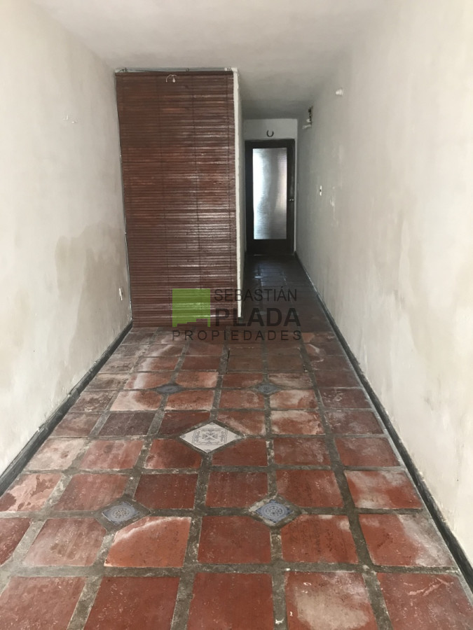 Casa ID.208 - 2 dormitorios a pasos del Liceo 1, patio soleado con churrasquera