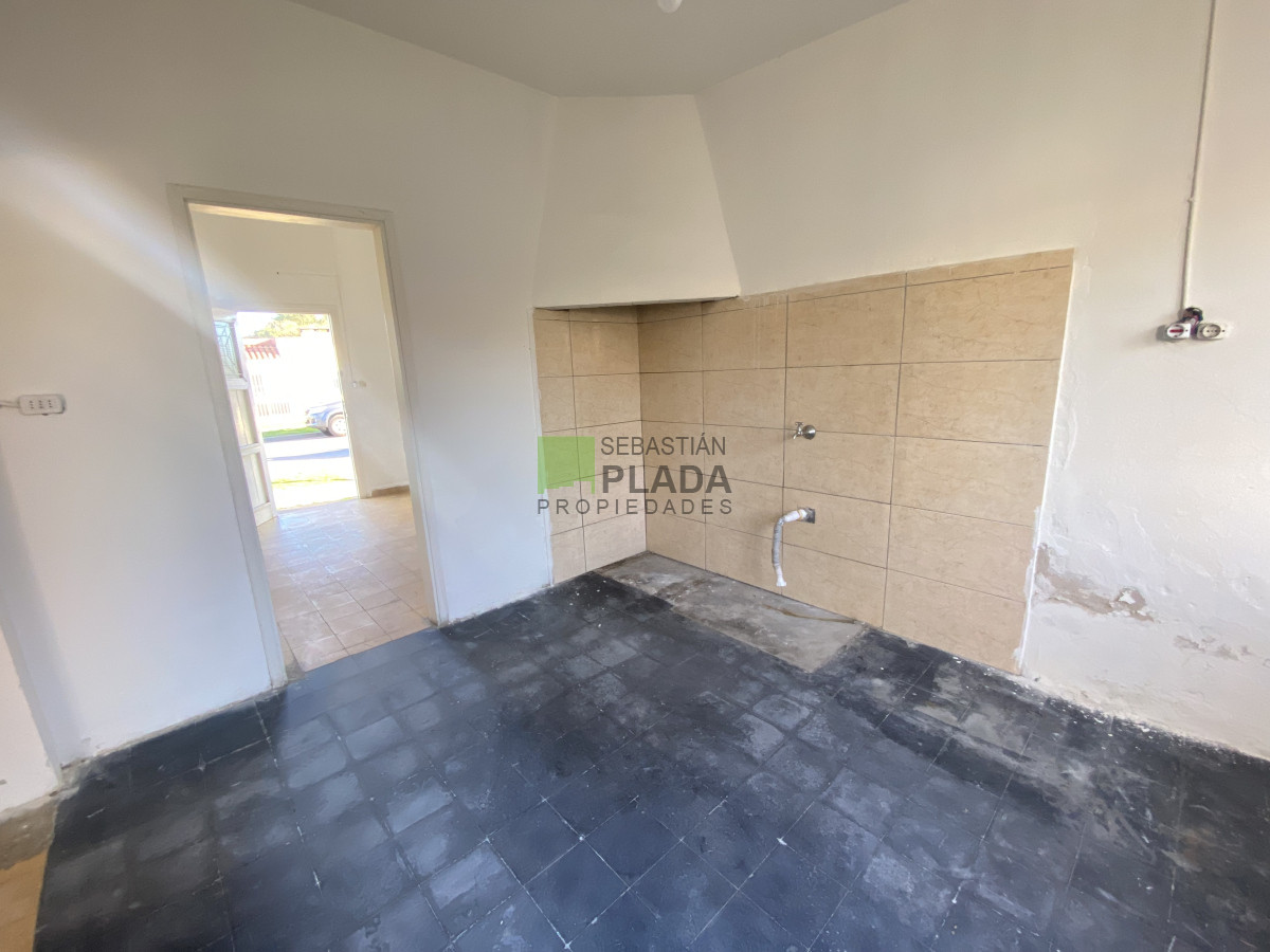 Casa ID.1003 - Casa de 2 Dormitorios en Centro de San Carlos en Venta