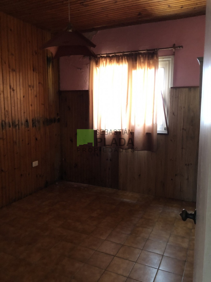 Casa ID.238 - Casa 4 dormitorios, Galpón, Garage, Patio, cercana al centrto, a pasos de la Rambla