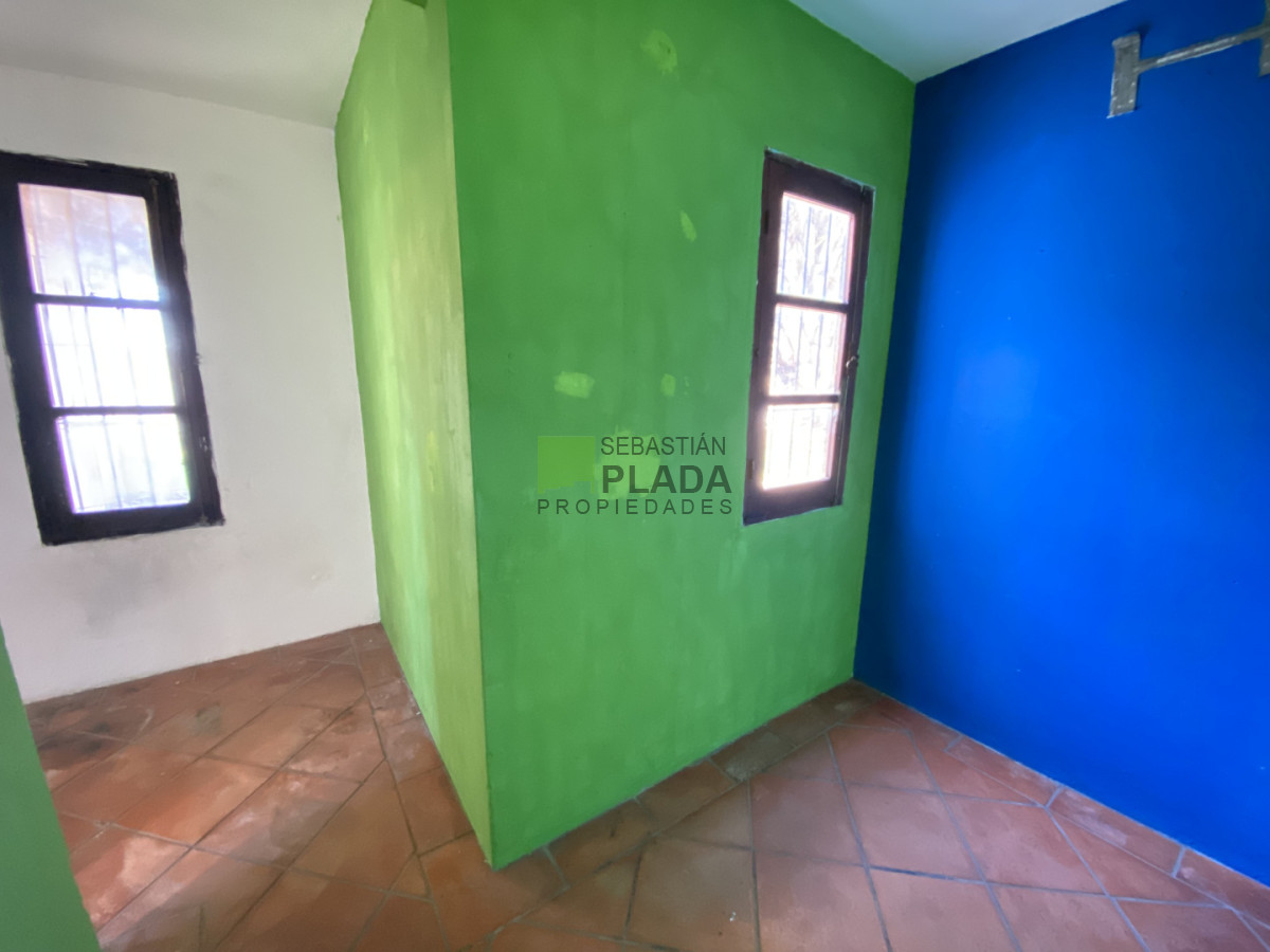 Casa ID.1099 - Casa de 1 dormitorio y entrada para auto en Alquiler en San Carlos