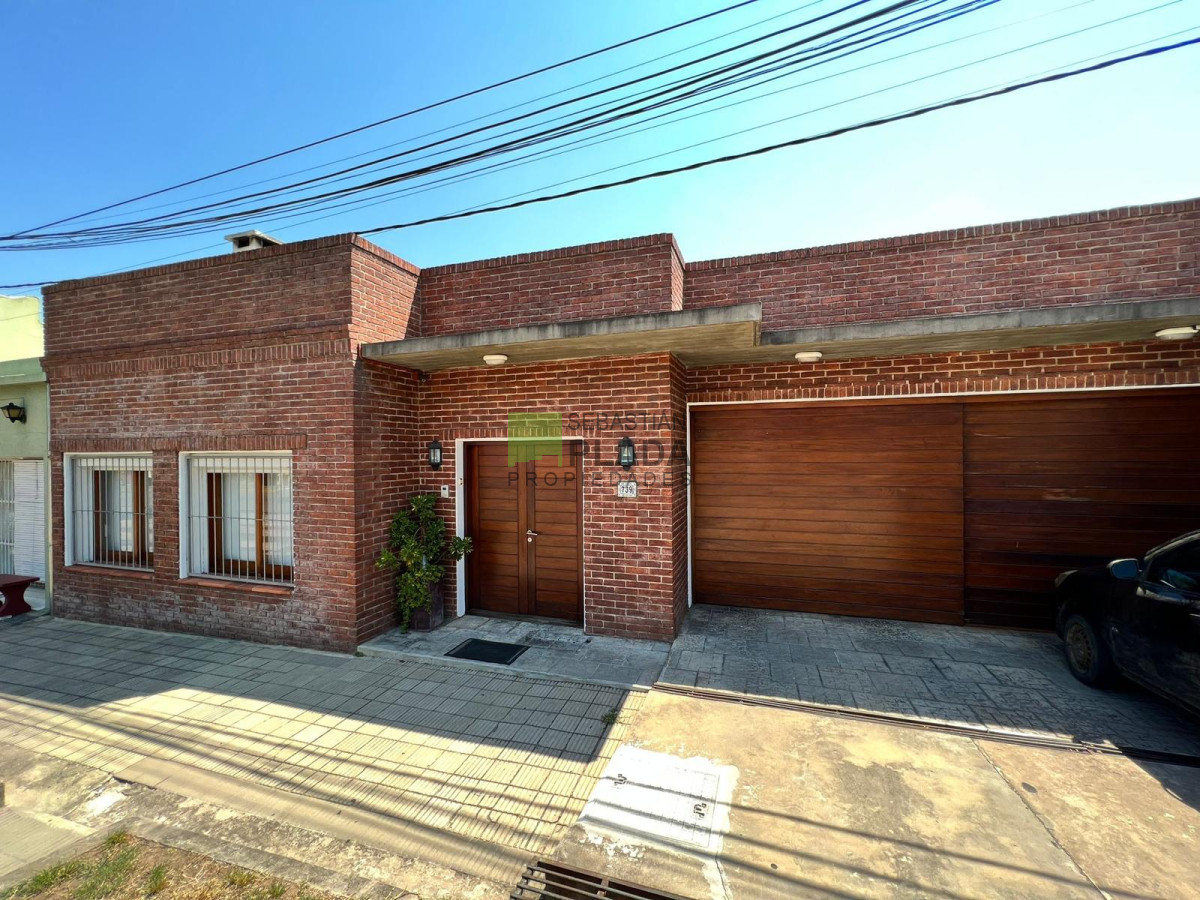 Casa ID.896 - Importante Casa de 4 Dormitorios en Venta en San Carlos