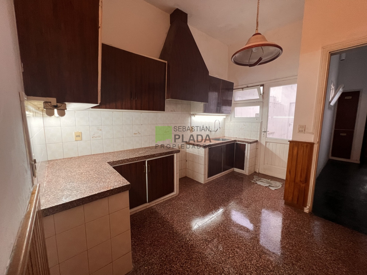 Casa ID.718 - Casa de 3 Dormitorios Céntrica, con garaje en Venta