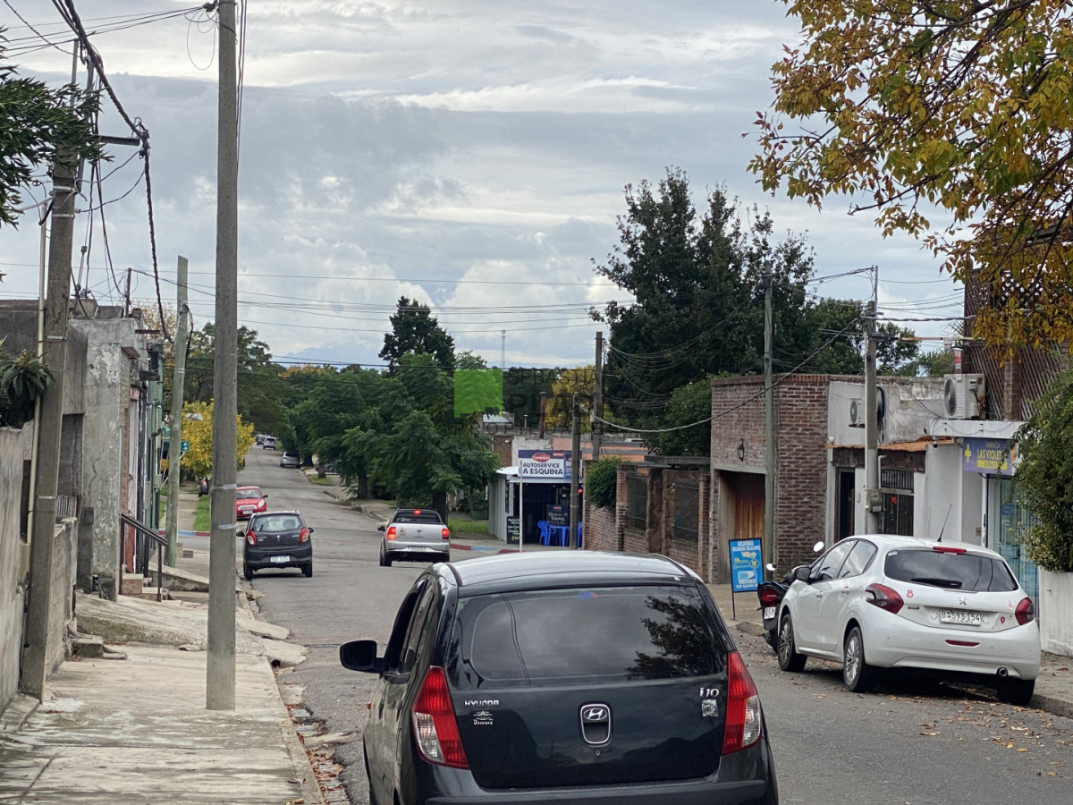 Casa ID.930 - Casa Céntrica 2 Dormitorios y Garaje en Venta en San Carlos