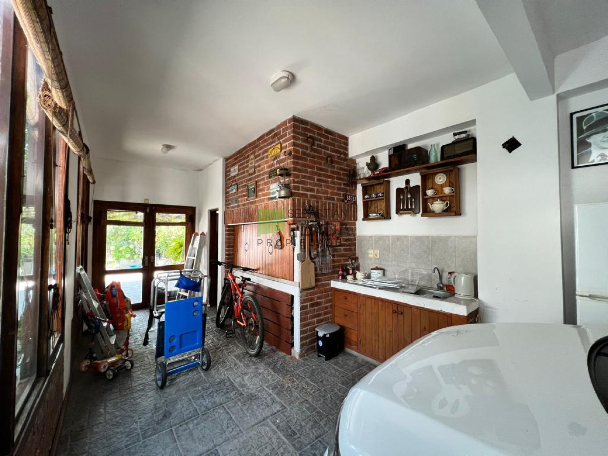 Casa ID.896 - Importante Casa de 4 Dormitorios en Venta en San Carlos