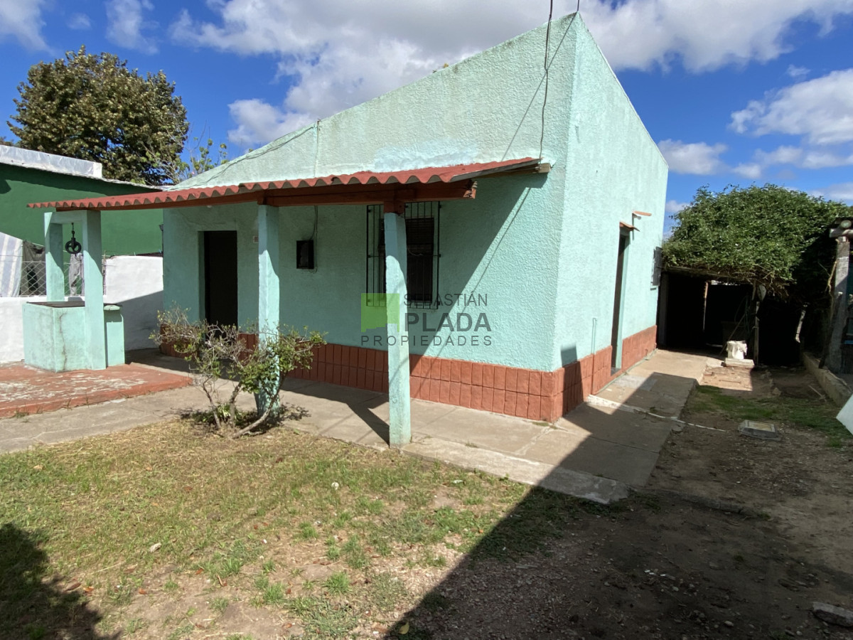 Casa 2 Dormitorios sobre amplio terreno, en Venta en San Carlos - PLD968C