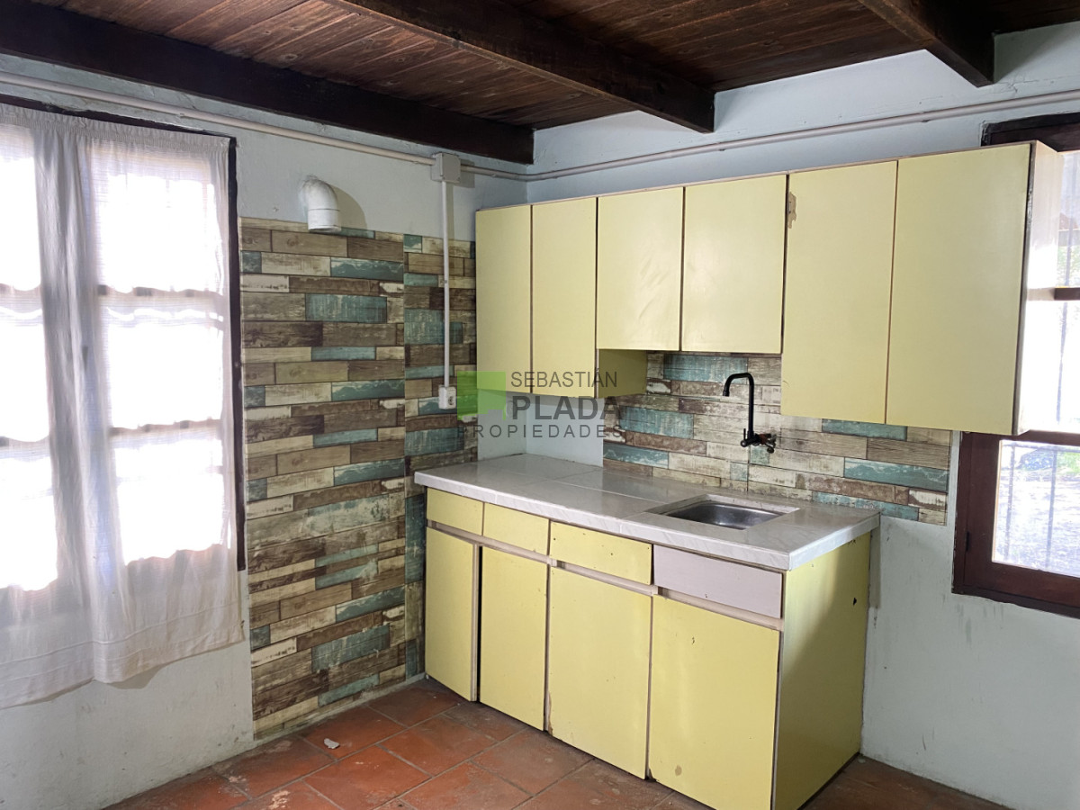 Casa ID.1099 - Casa de 1 dormitorio y entrada para auto en Alquiler en San Carlos