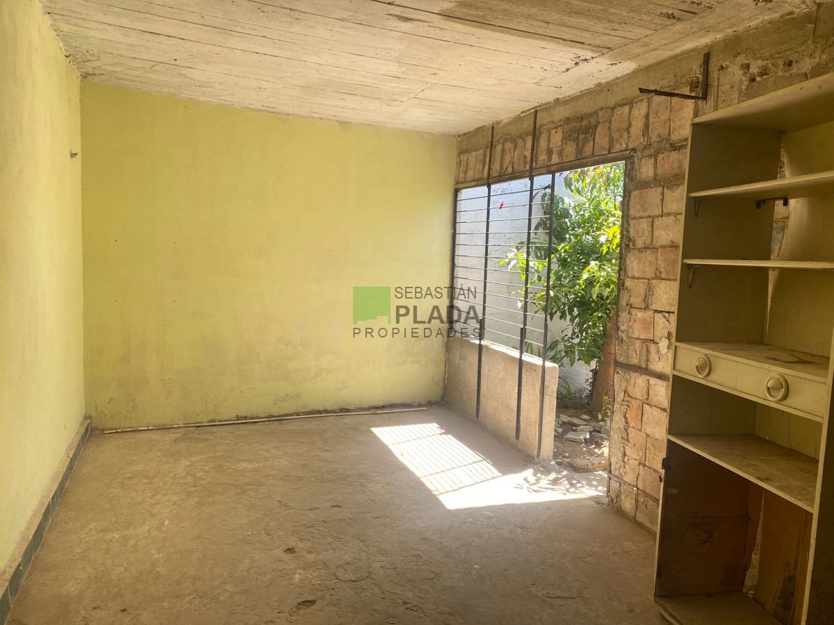 Casa ID.940 - Casa Céntrica de 2 Dormitorios y cochera en Alquiler en San Carlos