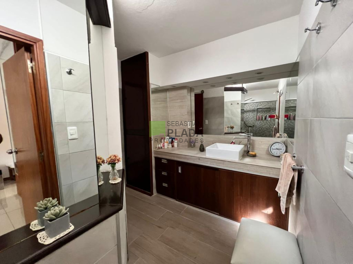 Casa ID.896 - Importante Casa de 4 Dormitorios en Venta en San Carlos