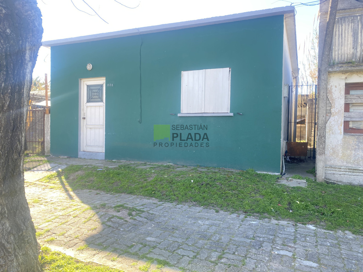 Casa ID.1003 - Casa de 2 Dormitorios en Centro de San Carlos en Venta