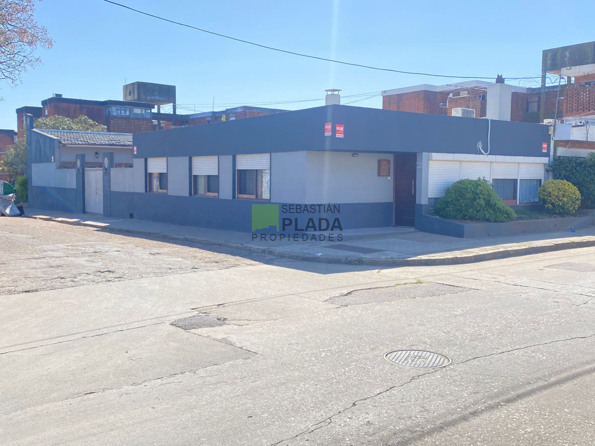 Casa ID.923 - En Venta Casa 3 Dormitorios, Centro de San Carlos.