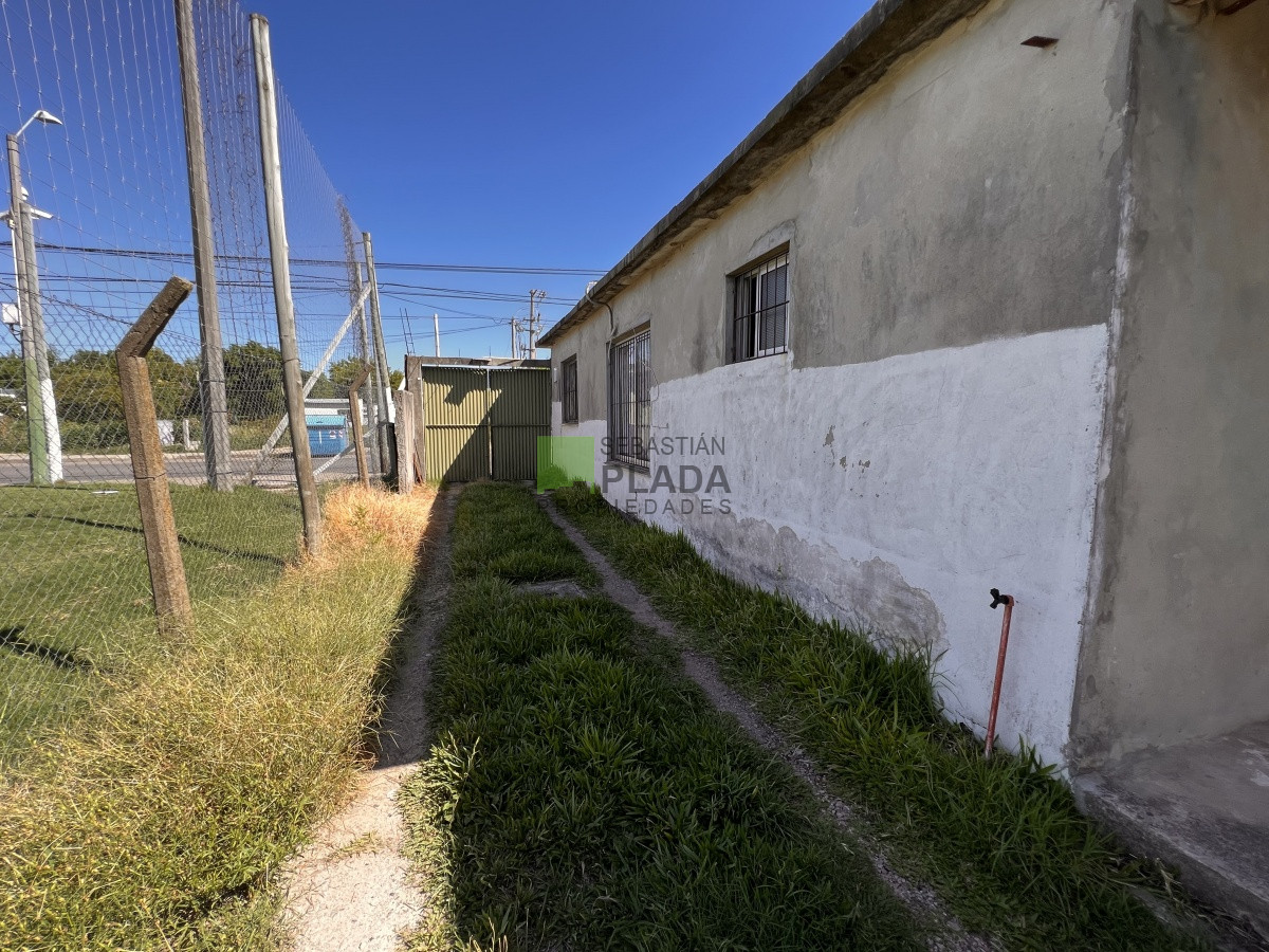 Casa ID.778 - Casa de 2 Dormitorios, cochera y patio