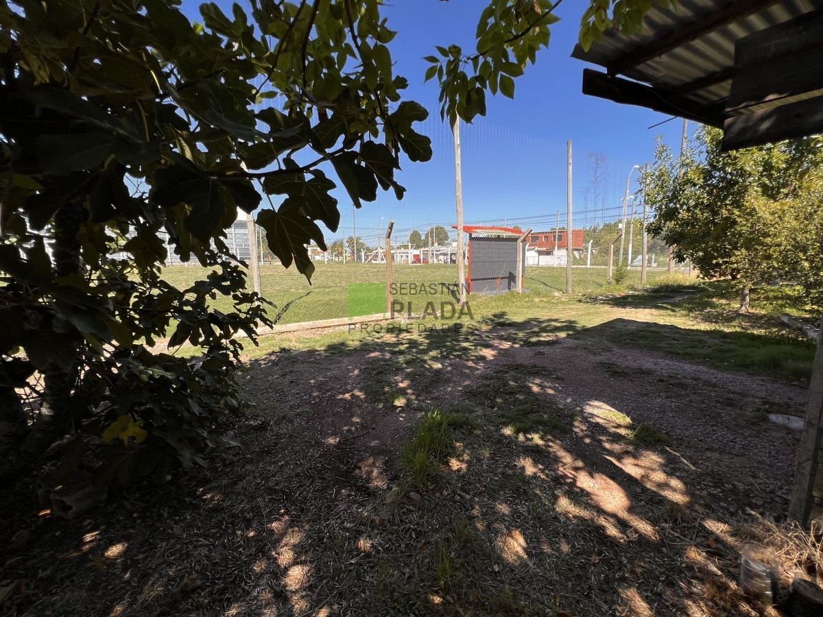 Casa ID.778 - Casa de 2 Dormitorios, cochera y patio