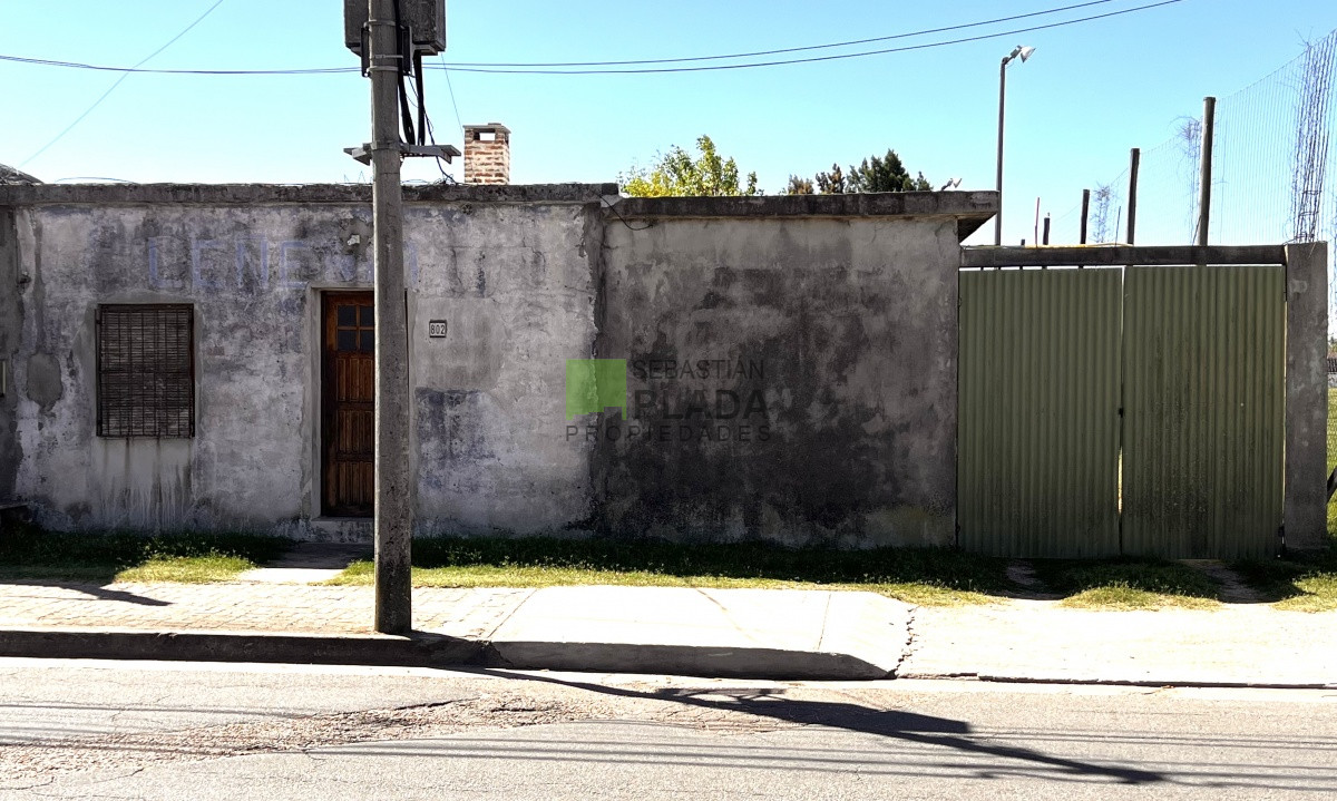Casa ID.778 - Casa de 2 Dormitorios, cochera y patio