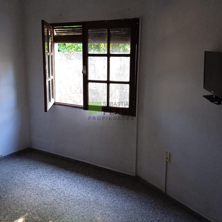 Casa ID.710 - Casa con Local o monoambiente. apta Banco