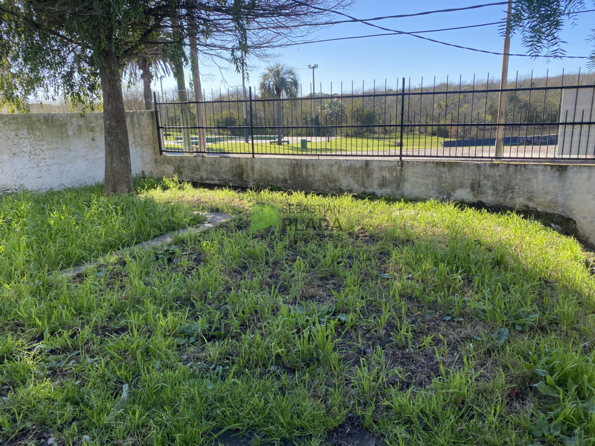 Casa ID.1099 - Casa de 1 dormitorio y entrada para auto en Alquiler en San Carlos