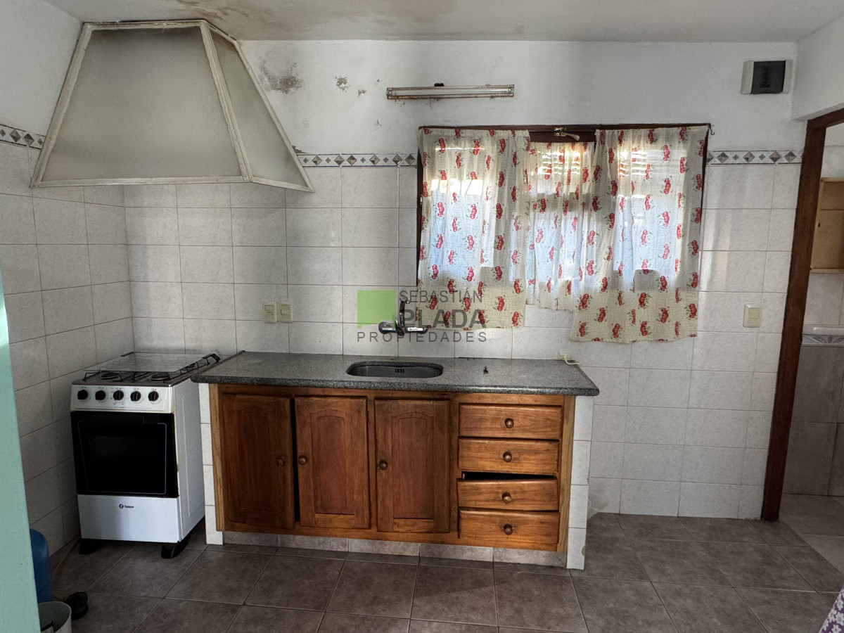 Casa ID.992 - Casa 2 dormitorios, frente a 2 calles.