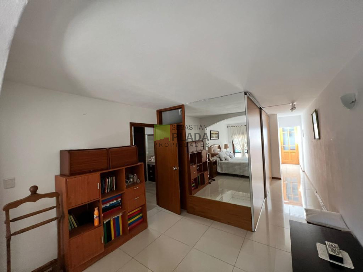 Casa ID.896 - Importante Casa de 4 Dormitorios en Venta en San Carlos