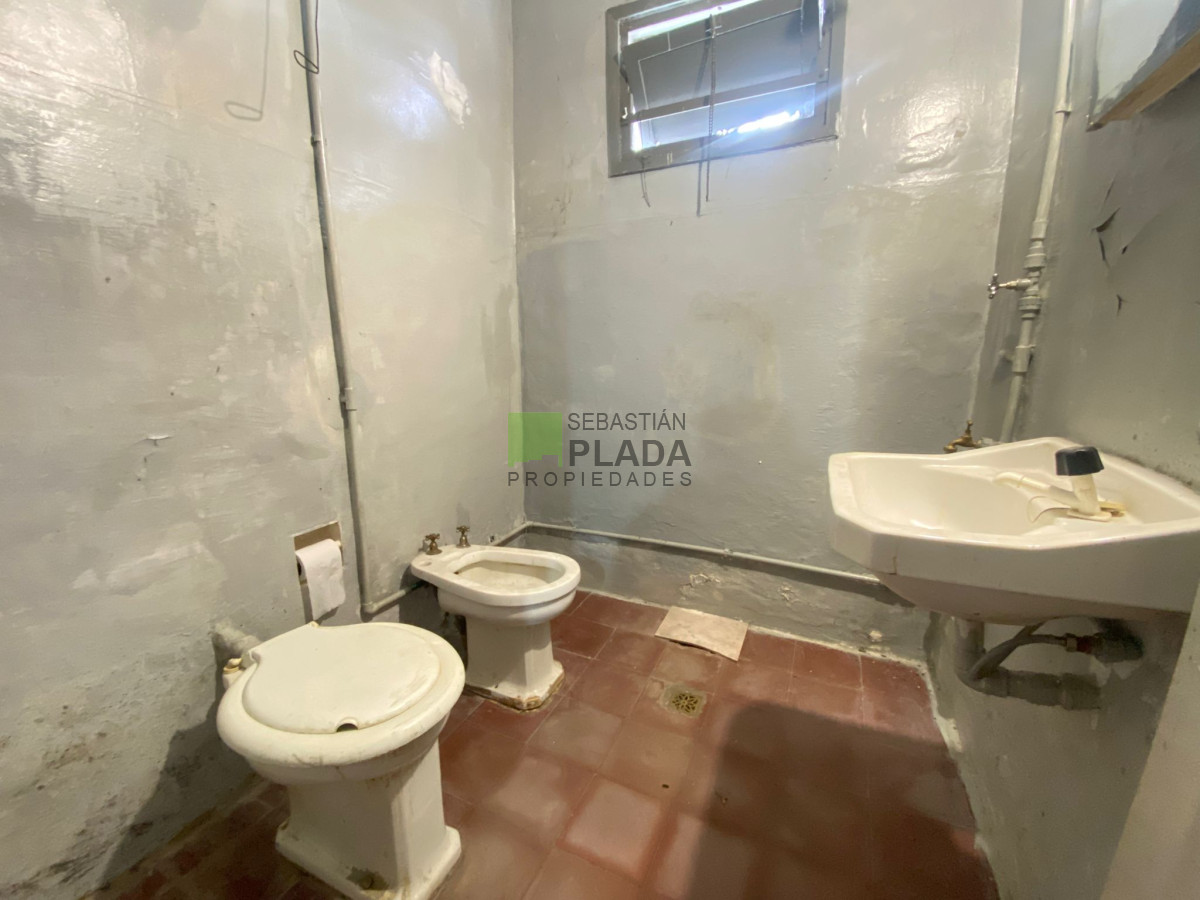 Casa ID.930 - Casa Céntrica 2 Dormitorios y Garaje en Venta en San Carlos