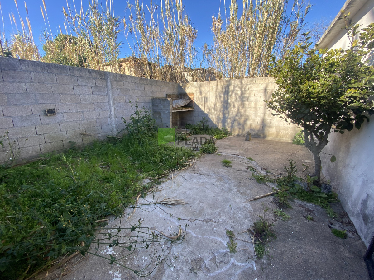 Casa ID.1003 - Casa de 2 Dormitorios en Centro de San Carlos en Venta