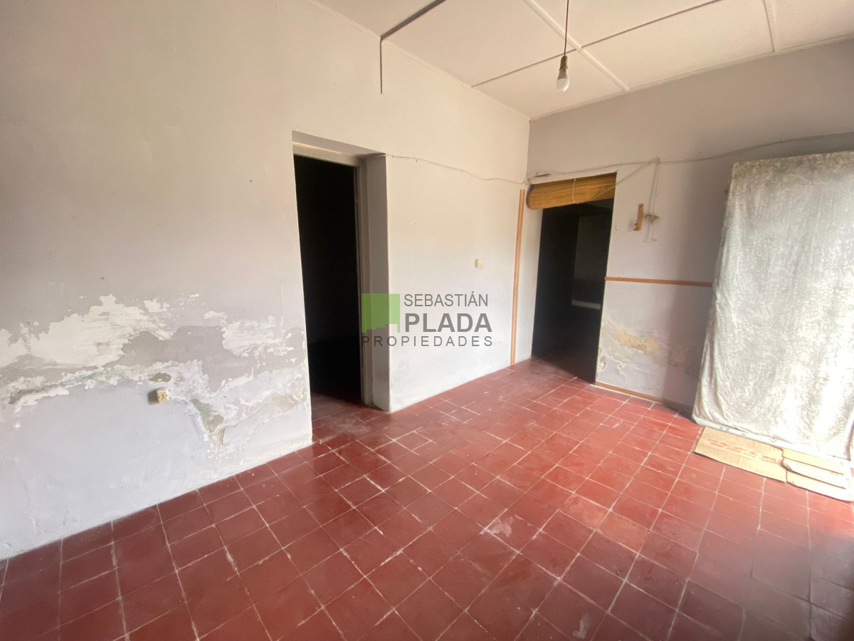 Casa ID.930 - Casa Céntrica 2 Dormitorios y Garaje en Venta en San Carlos
