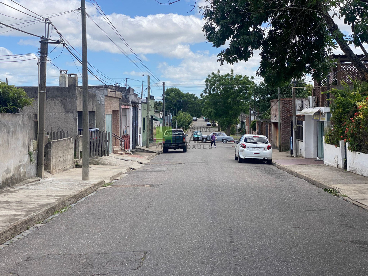 Casa ID.930 - Casa Céntrica 2 Dormitorios y Garaje en Venta en San Carlos