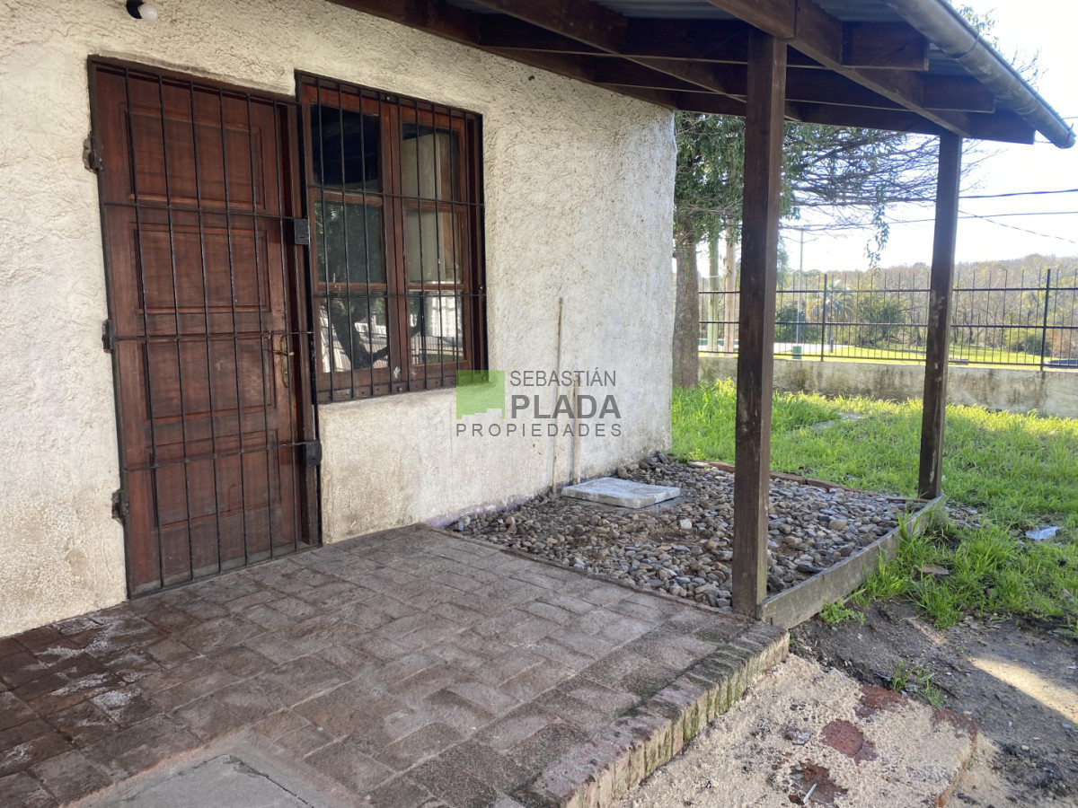 Casa ID.1099 - Casa de 1 dormitorio y entrada para auto en Alquiler en San Carlos
