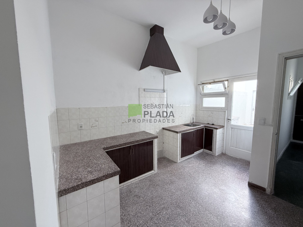 Casa ID.718 - Casa de 3 Dormitorios Céntrica, con garaje.