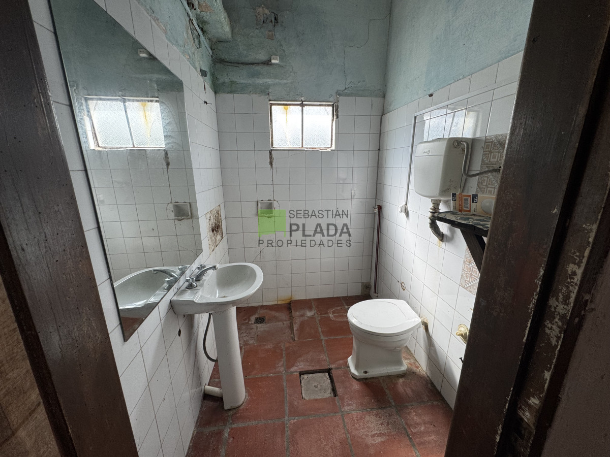 Casa ID.958 - Casa a Reciclar, con buen terreno.