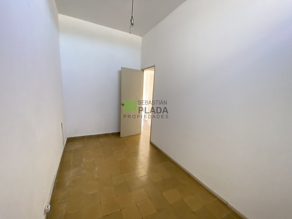 Casa ID.533 - Apartamento de altos 1 Dormitorio, en Alquiler en el Centro de San Carlos