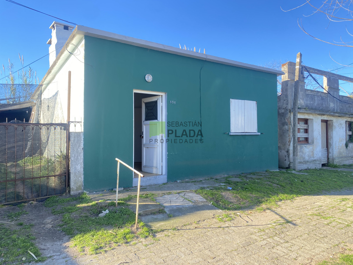 Casa ID.1003 - Casa de 2 Dormitorios en Centro de San Carlos en Venta