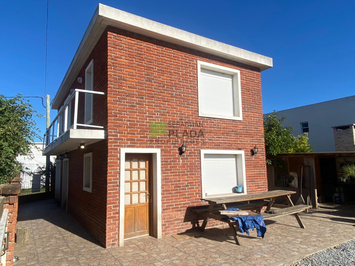 Casa ID.841 - Hermosa casa 2 dormitorios, en venta.