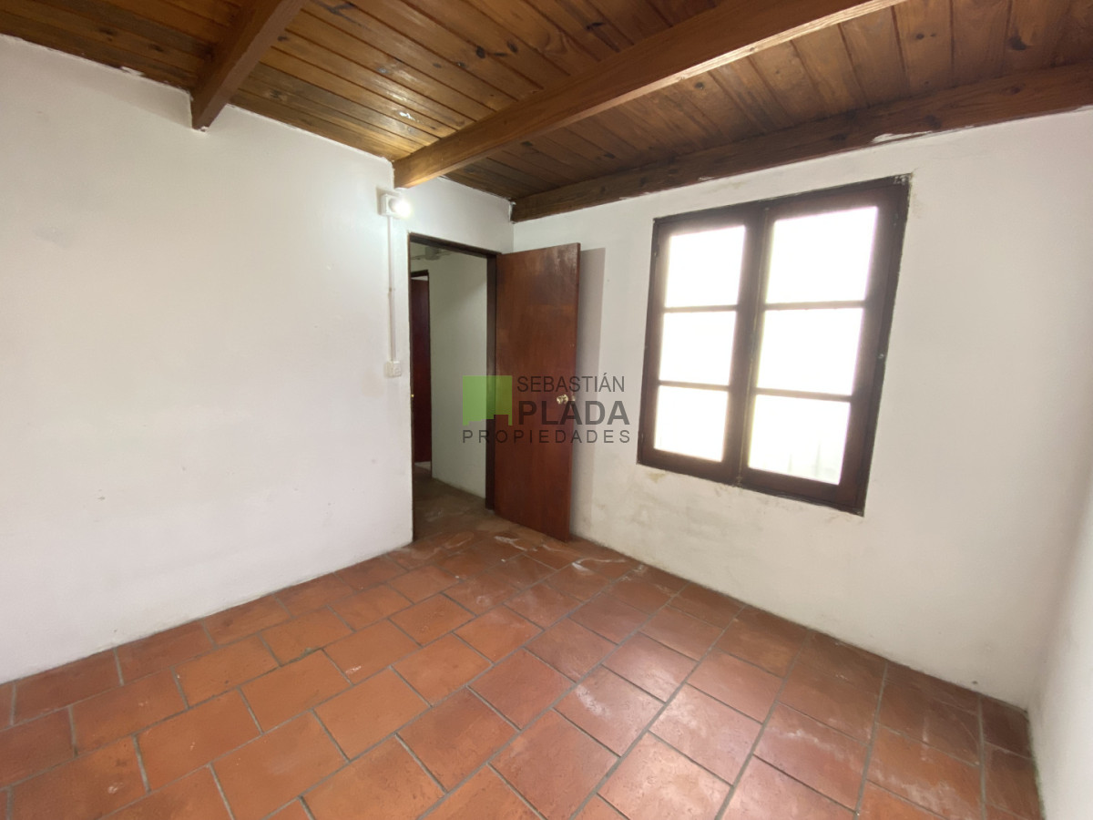 Casa ID.1099 - Casa de 1 dormitorio y entrada para auto en Alquiler en San Carlos