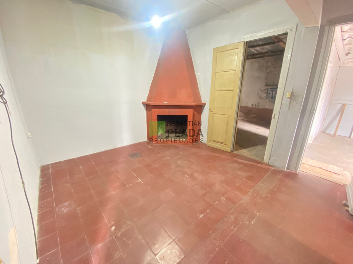 Casa ID.930 - Casa Céntrica 2 Dormitorios y Garaje en Venta en San Carlos