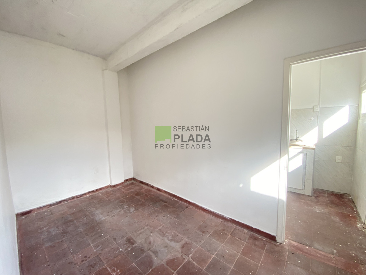 Casa ID.1096 - Casa de 2 Dormitorios y Cochera para 2 Autos en Alquiler en San Carlos