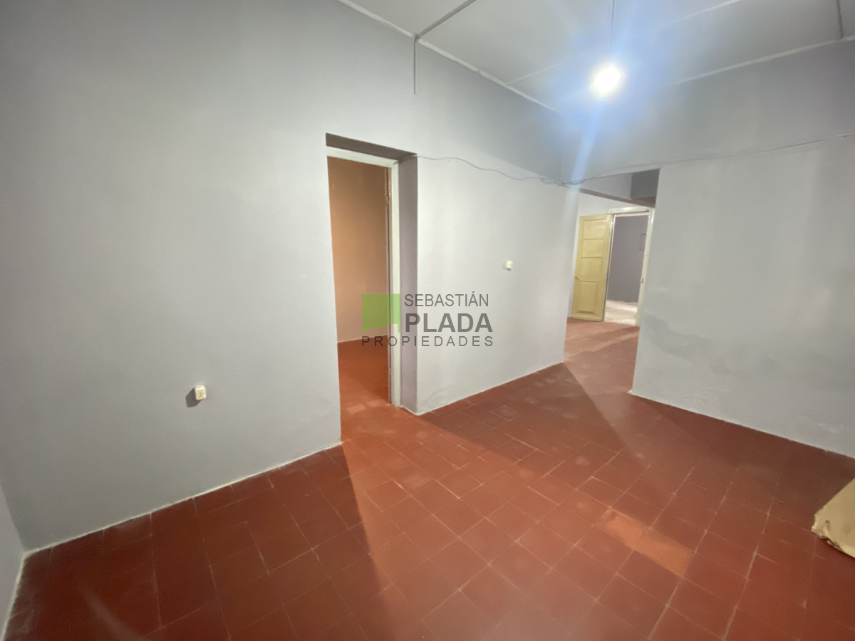 Casa ID.930 - Casa Céntrica 2 Dormitorios y Garaje en Venta en San Carlos