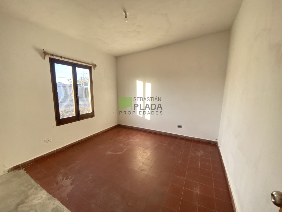 Casa ID.996 - Casa de 2 Dormitorios, Patio con entrada para Auto, en Alquiler en San Carlos