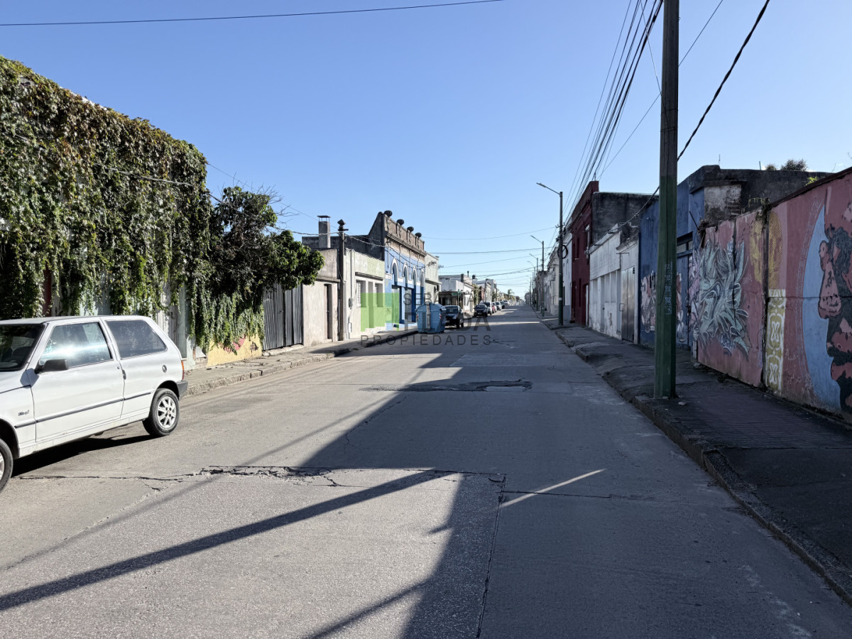 Casa ID.1077 - Casa céntrica con garage y patio.