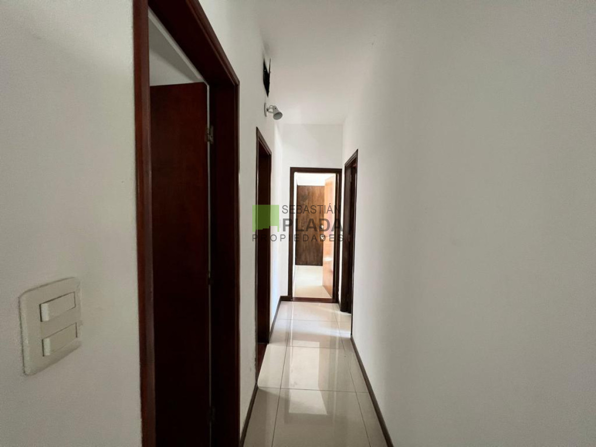 Casa ID.896 - Importante Casa de 4 Dormitorios en Venta en San Carlos